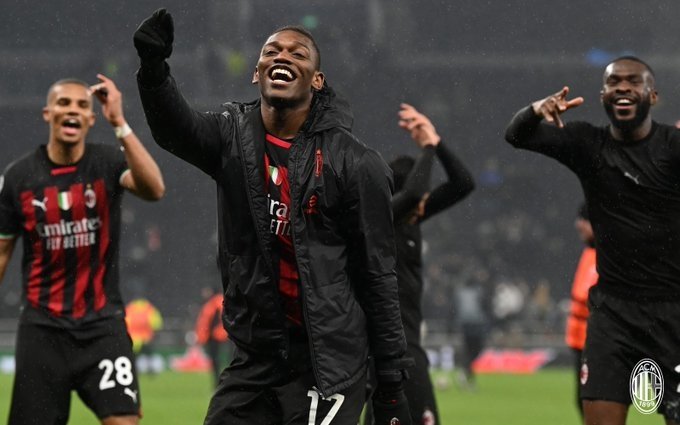 Ac Milan Dominates 10-Man Tottenham To Reach Champions League Quarterfinals After 11-Year Drought